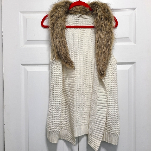 Old Navy Cream Sweater with Faux Fur Collar Sz Large No‎ Belt - Picture 1 of 7